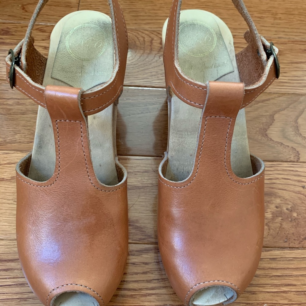 No. 6 T-Strap Peeptoe Clog